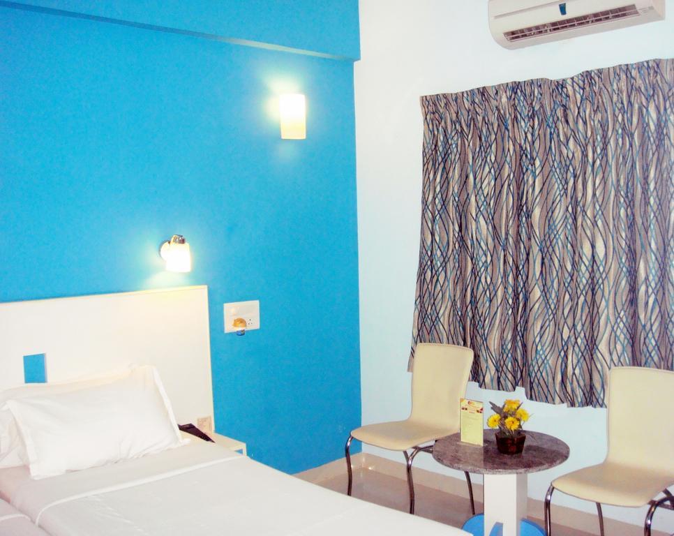 Hotel Pandian Chennai Esterno foto
