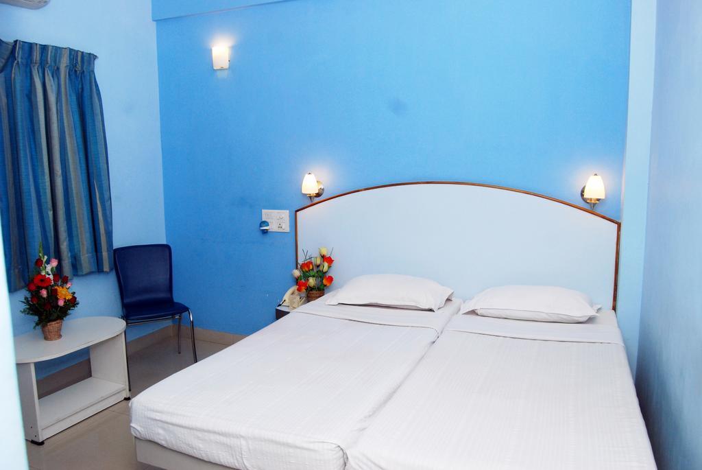 Hotel Pandian Chennai Esterno foto