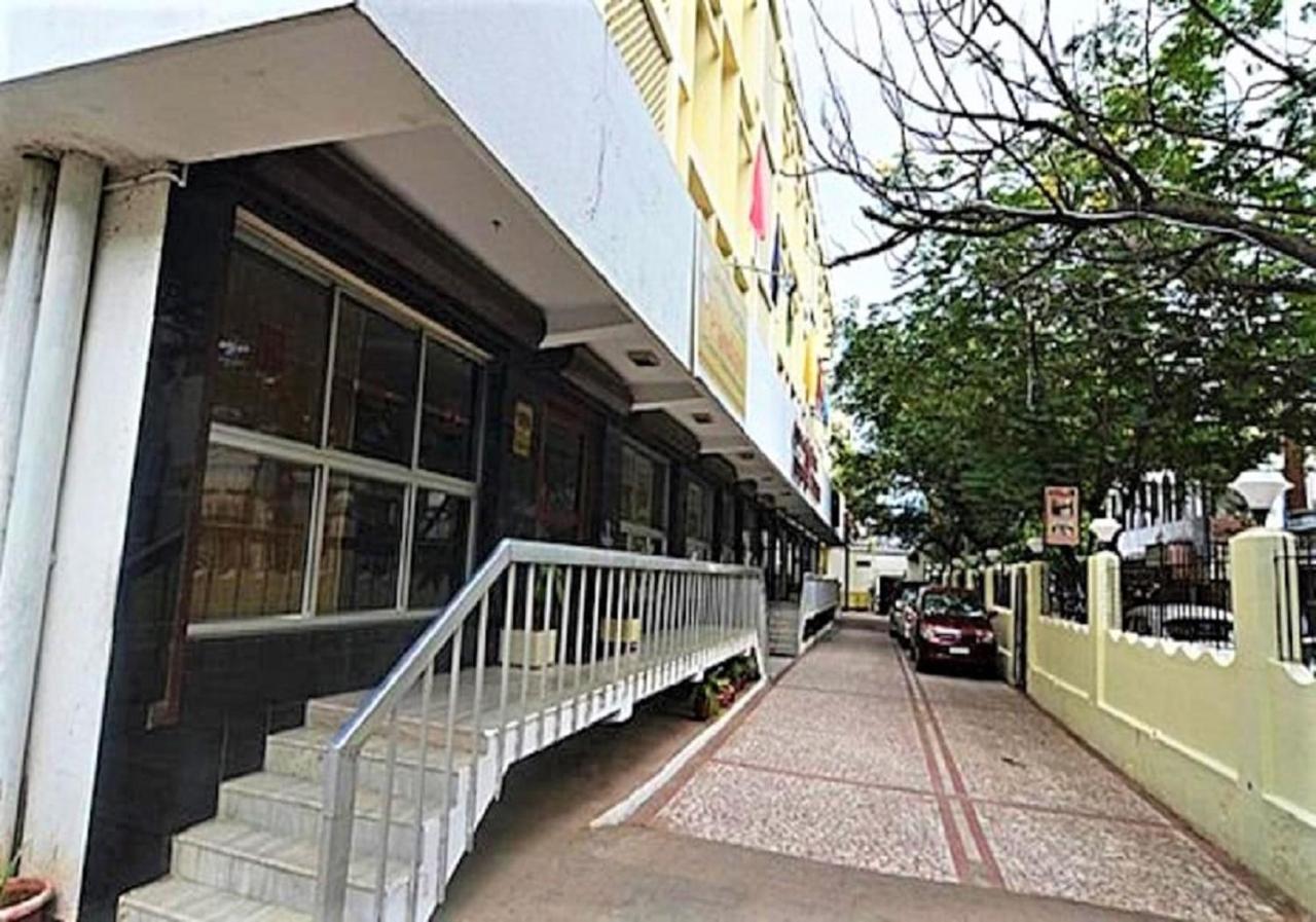 Hotel Pandian Chennai Esterno foto