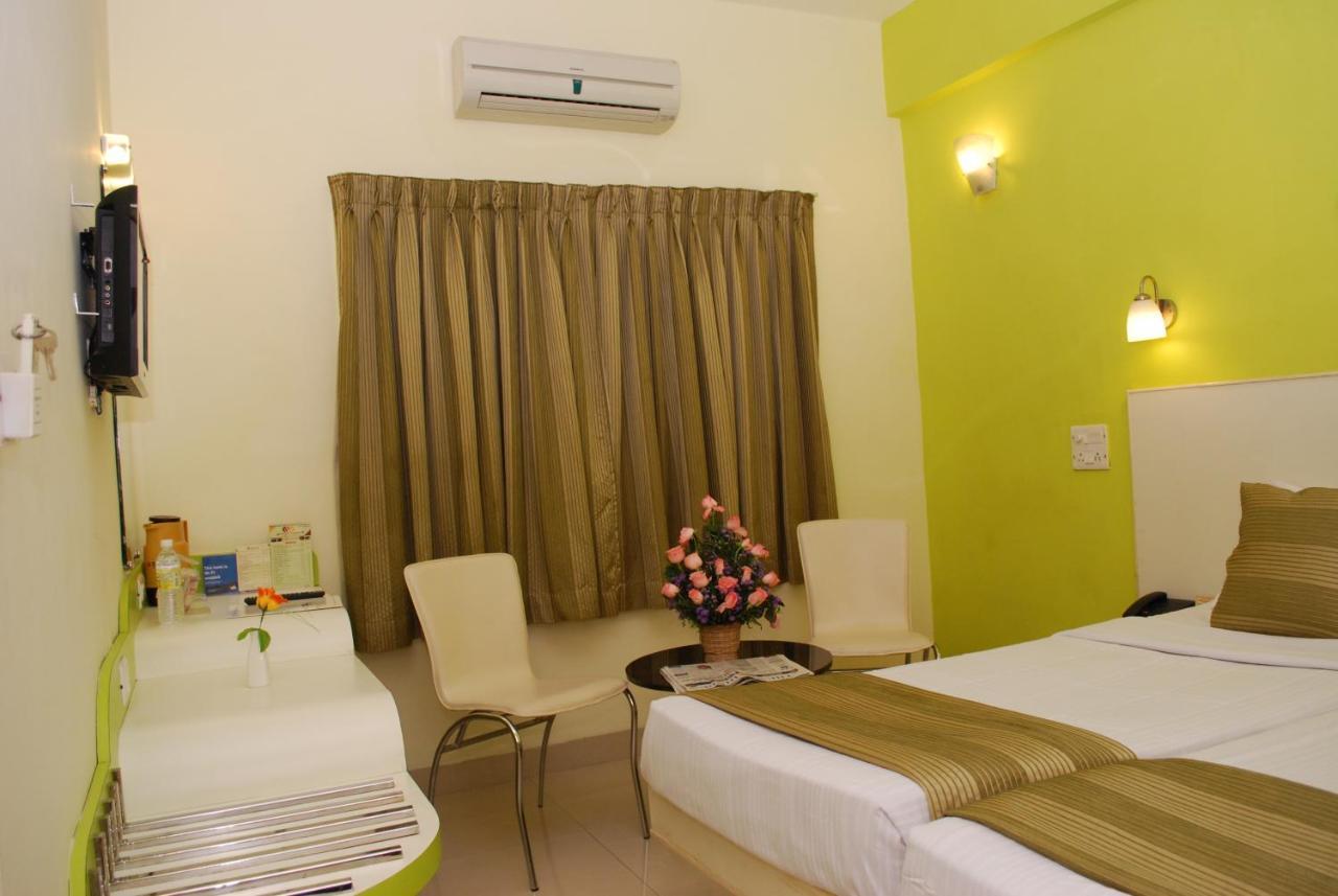 Hotel Pandian Chennai Esterno foto