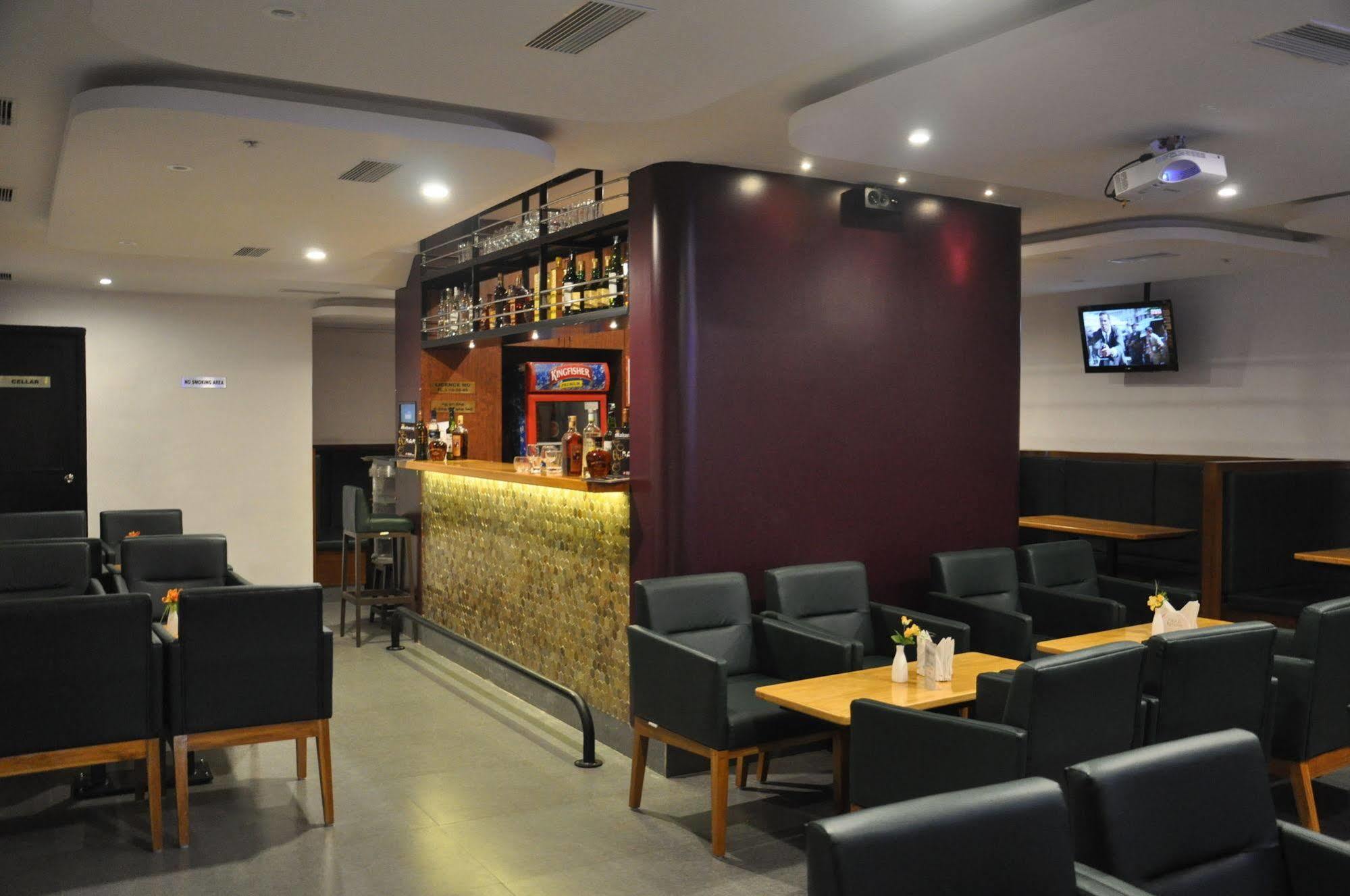 Hotel Pandian Chennai Esterno foto